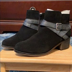 Mountain Sole Black Ankle Boots